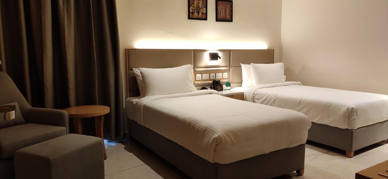 Sunhill Portico Hotel Siliguri Buitenkant foto