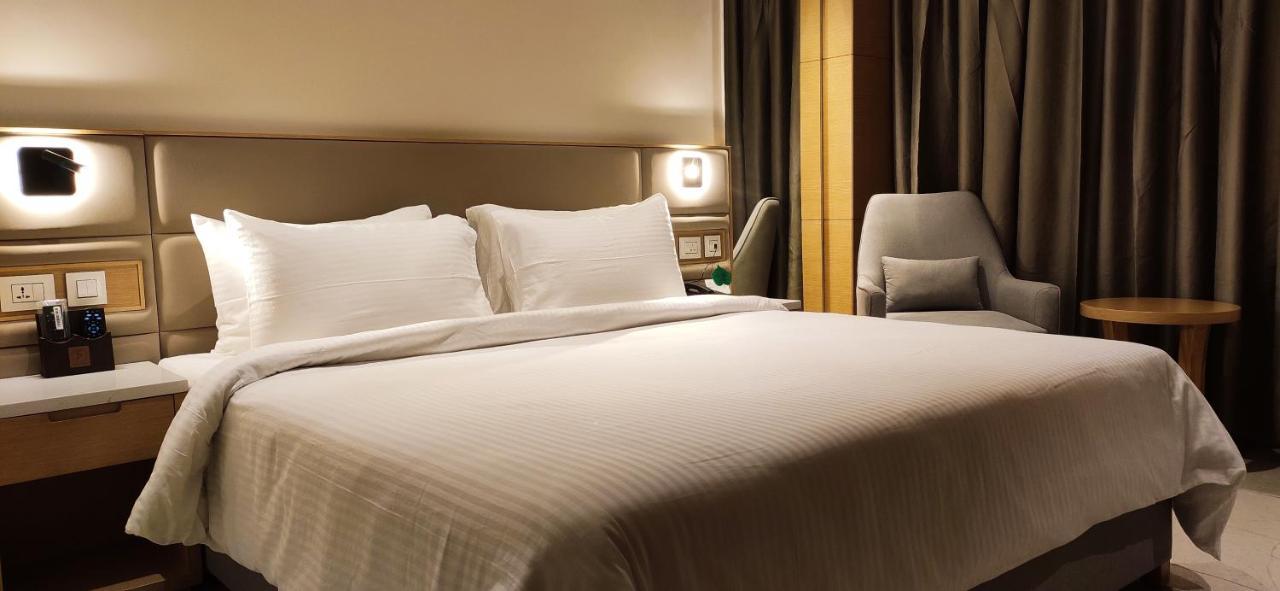 Sunhill Portico Hotel Siliguri Buitenkant foto