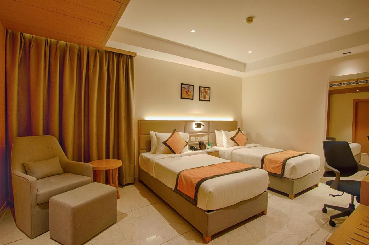 Sunhill Portico Hotel Siliguri Buitenkant foto