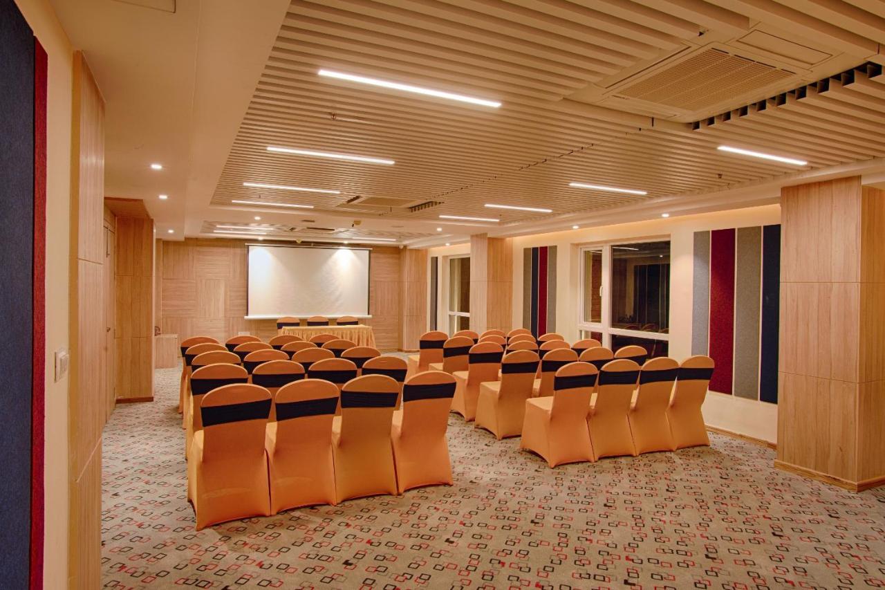 Sunhill Portico Hotel Siliguri Buitenkant foto