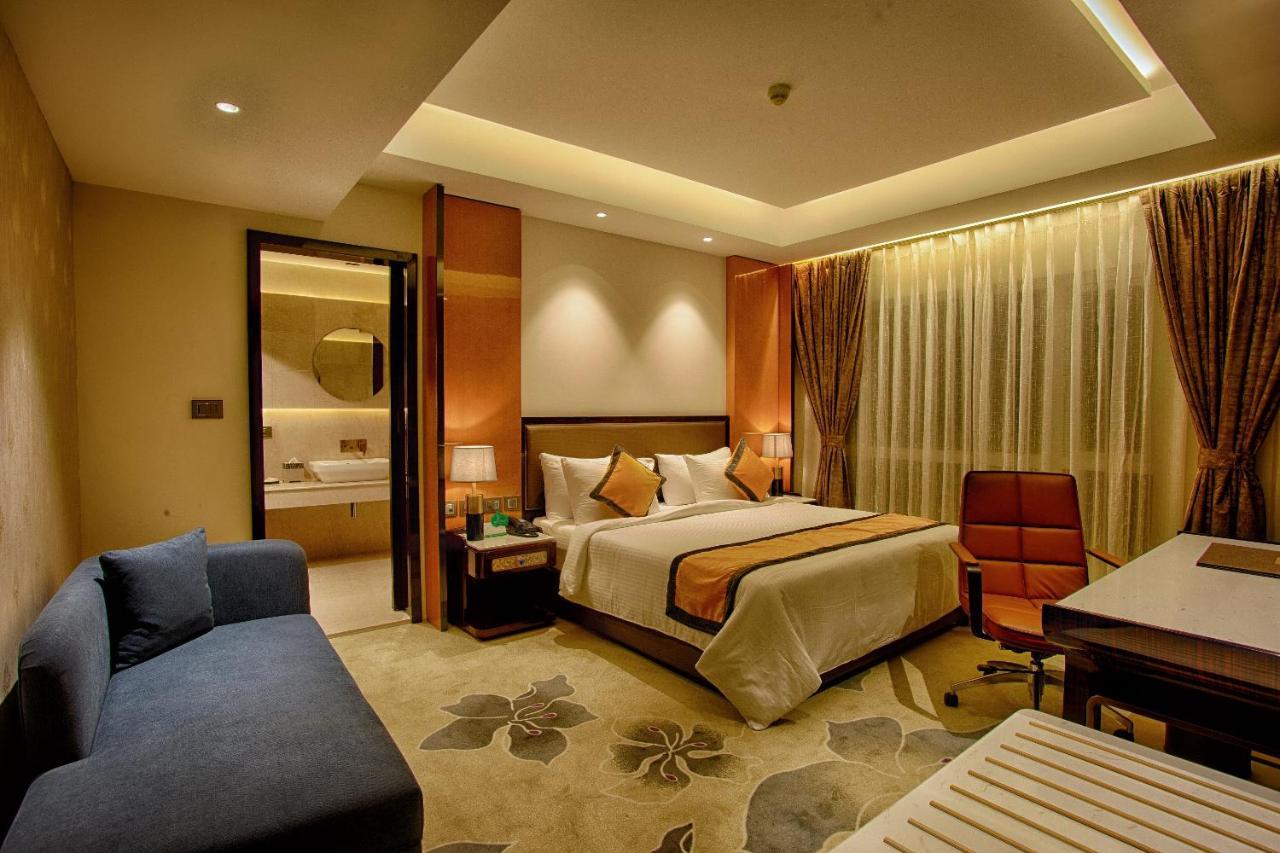 Sunhill Portico Hotel Siliguri Buitenkant foto